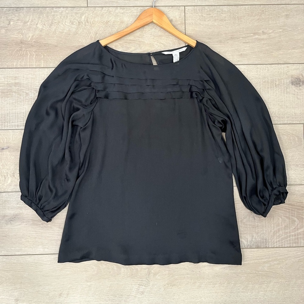 GUC:DIANE VON FURSTENBURG 100% silk black balloon 3/4 sleeve tiered blouse 6